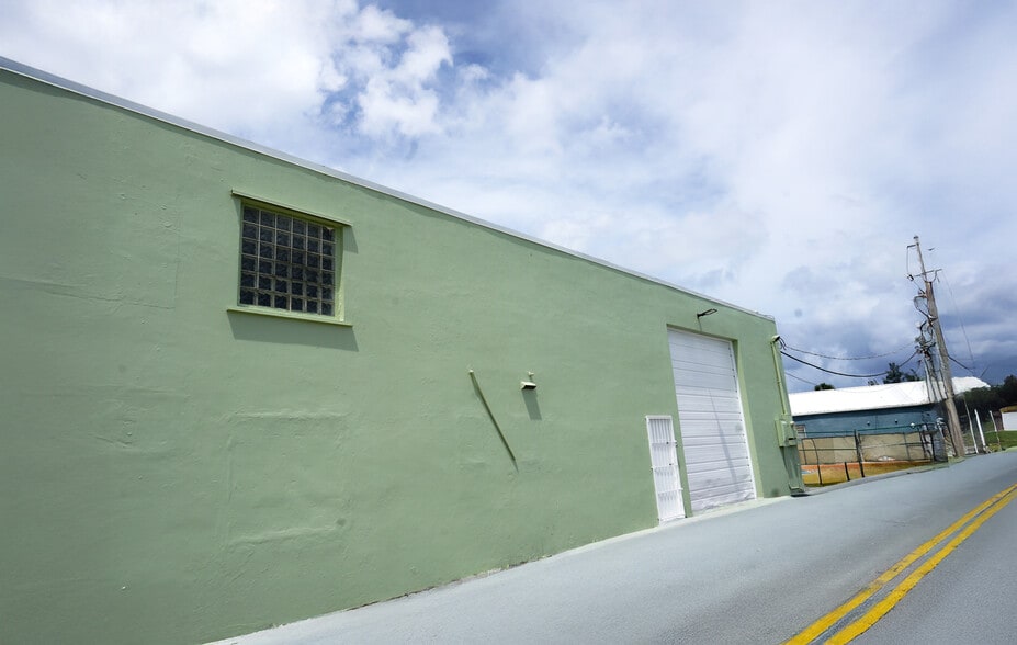 821 27th St, West Palm Beach, FL for lease - Building Photo - Image 3 of 5