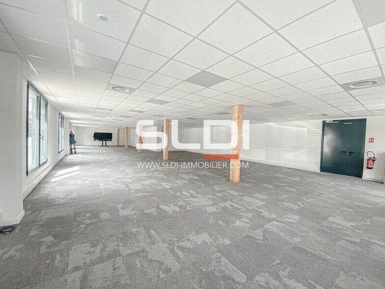 Office in Sainte-Foy-lès-Lyon for lease - Interior Photo - Image 2 of 12