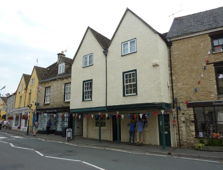 14 Church St, Tetbury à louer - Photo principale - Image 1 de 2