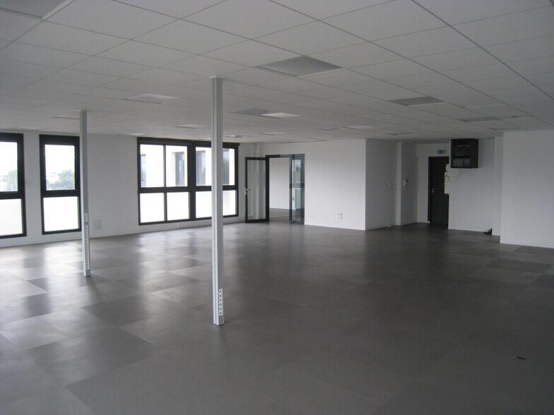 Bureau dans Aubagne à louer - Photo du bâtiment - Image 1 de 6