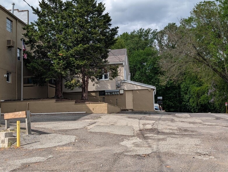 103-105 Pleasant Ave, Upper Saddle River, NJ for lease - Other - Image 2 of 2