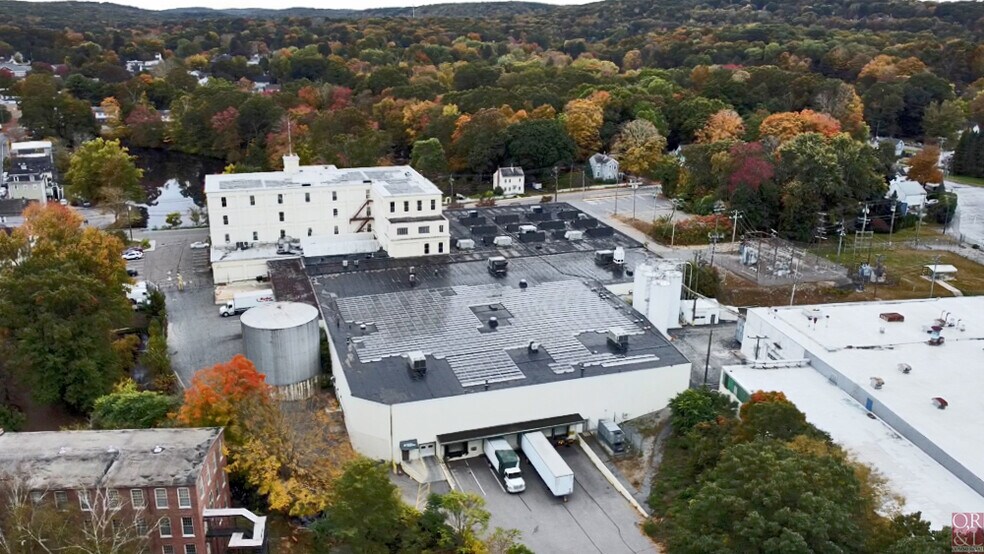 12 Bridge St, Deep River, CT à louer - Photo du bâtiment - Image 2 de 2