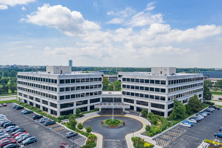 2211-2215 S York Rd, Oak Brook, IL à louer - Photo du bâtiment - Image 3 de 37