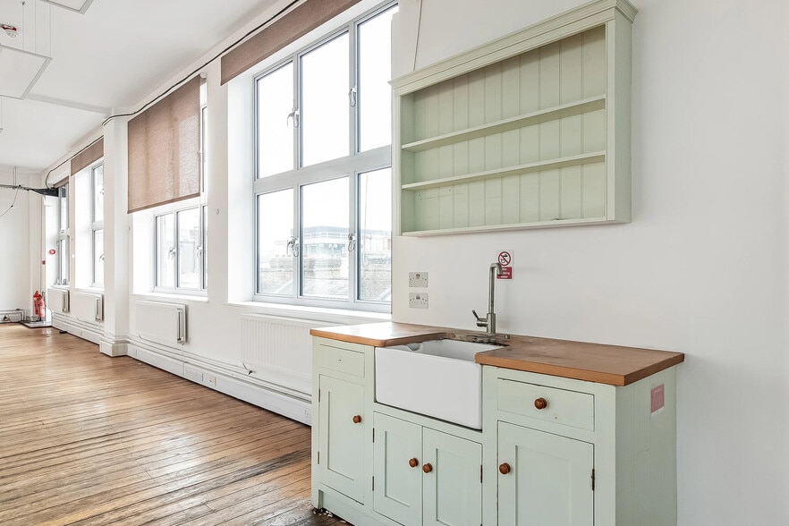 143-147 Regent St, London for lease - Building Photo - Image 3 of 12