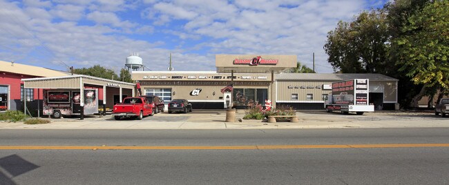 More details for 319 E Howard St, Live Oak, FL - Retail for Sale