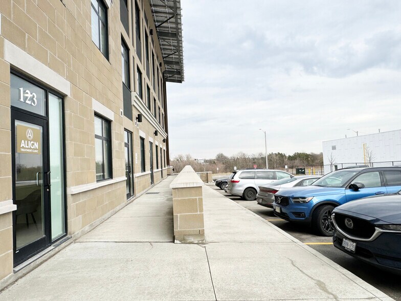 200 Cachet Woods Crt, Markham, ON à vendre - Photo du bâtiment - Image 3 de 14