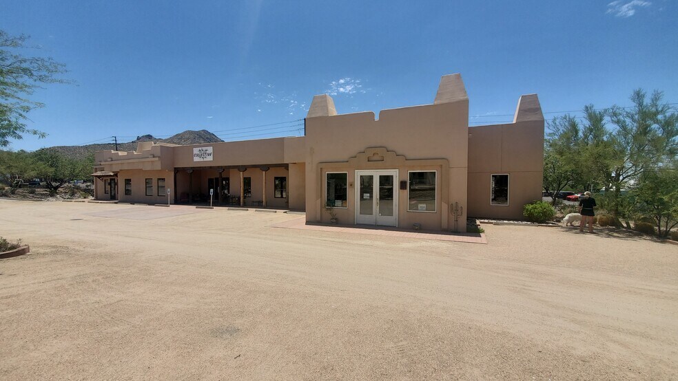 6070 E Cave Creek Rd, Cave Creek, AZ à louer - Photo du bâtiment - Image 2 de 32