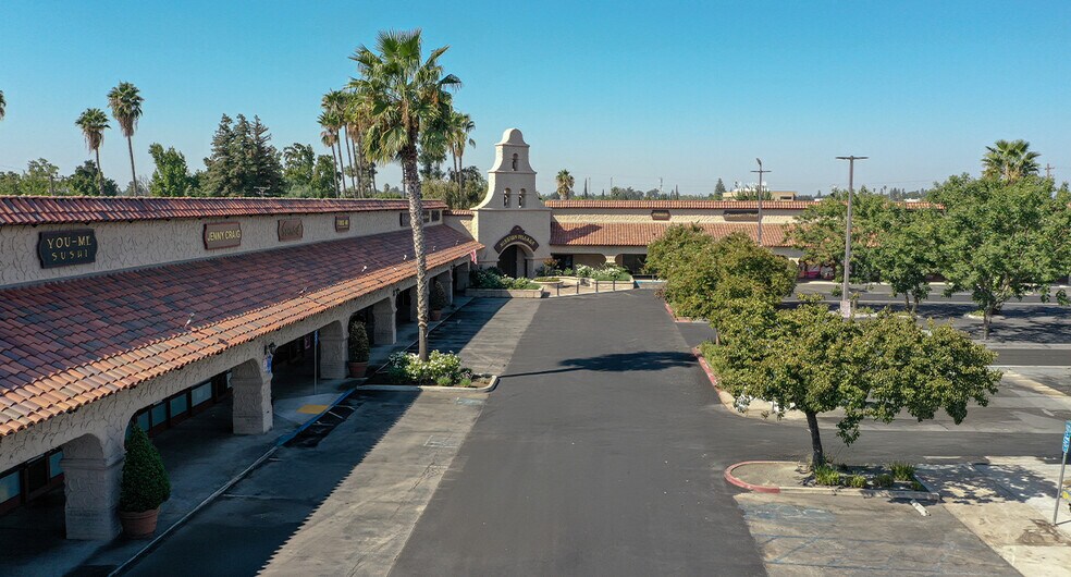 335-395 E Shaw, Fresno, CA à louer - Photo du bâtiment - Image 2 de 3