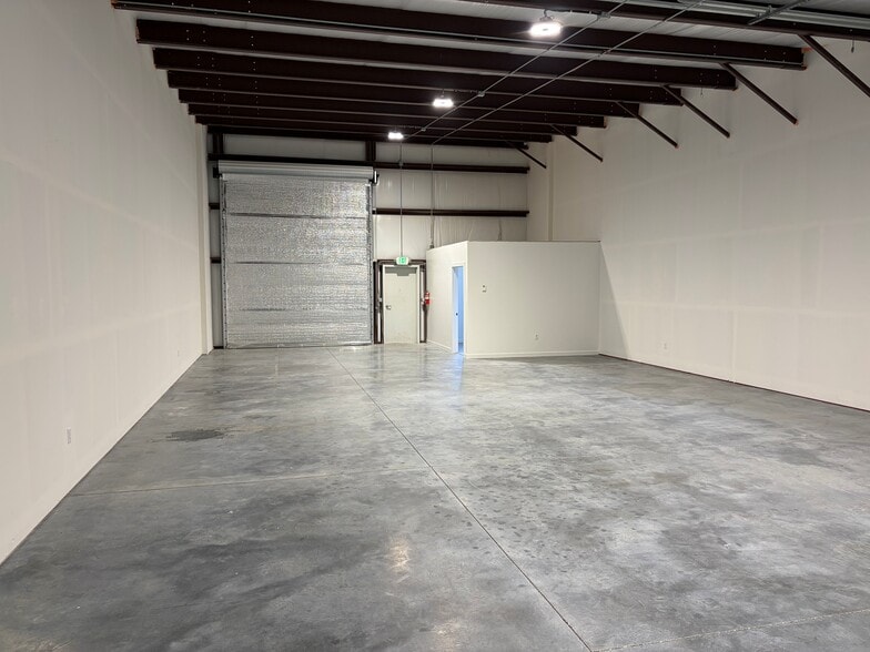 2819 E 14th N, Ammon, ID for lease - Interior Photo - Image 3 of 8