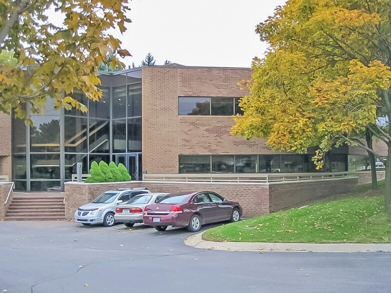 3883 Telegraph Rd, Bloomfield Hills, MI for lease - Building Photo - Image 1 of 4