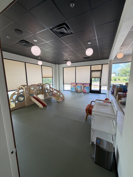 1004-1020 NW Gateway Dr, Chaska, MN for lease - Building Photo - Image 3 of 11