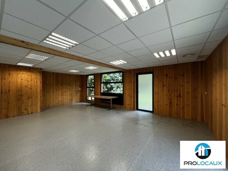 Office in Chantilly for lease - Interior Photo - Image 2 of 7