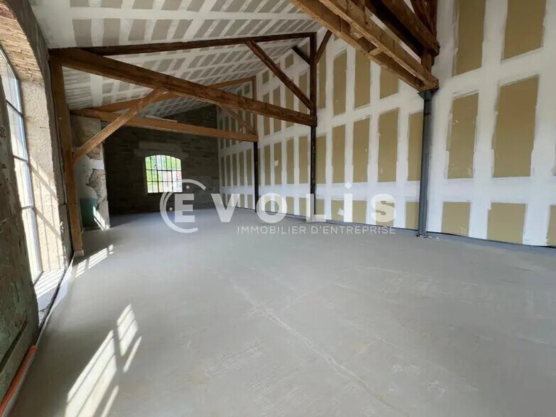 8 Rue De La Pierre Bleue, Chaponost for sale - Interior Photo - Image 2 of 7