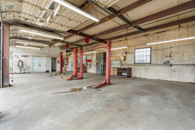 1745 W Hensley Blvd, Bartlesville, OK à vendre - Photo du bâtiment - Image 2 de 10