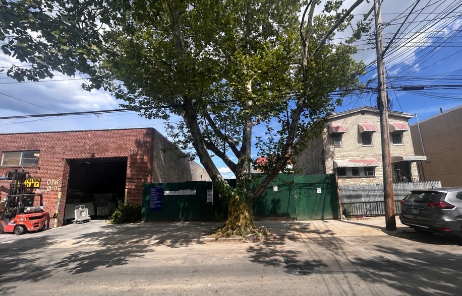 1811 126th St, College Point, NY for sale - Building Photo - Image 2 of 2