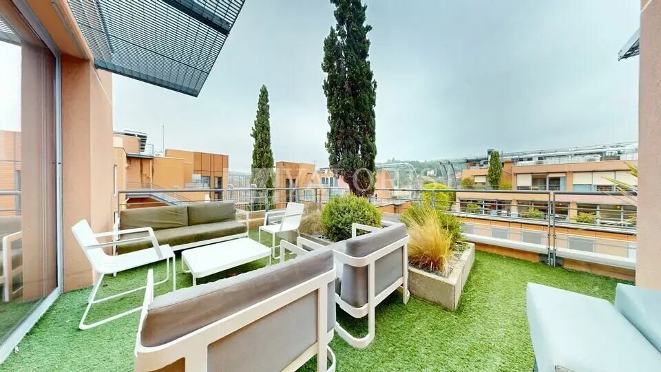 Bureau dans Lyon à vendre - Photo du bâtiment - Image 2 de 12