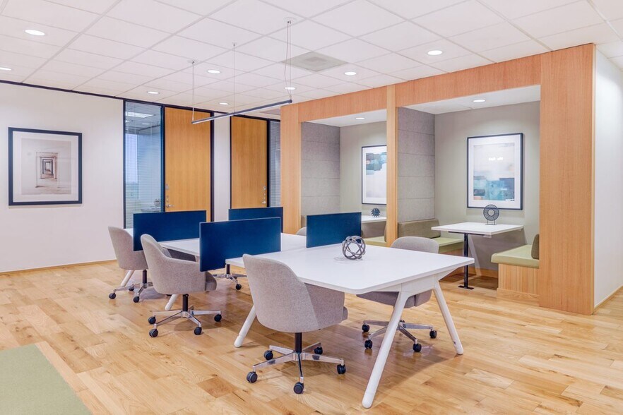 2500 Wilcrest Dr, Houston, TX à louer - Photo intérieure - Image 3 de 5