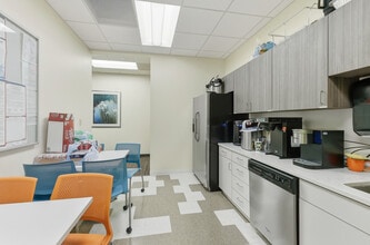 331 Village Pointe Plz, Omaha, NE for lease Interior Photo- Image 2 of 16