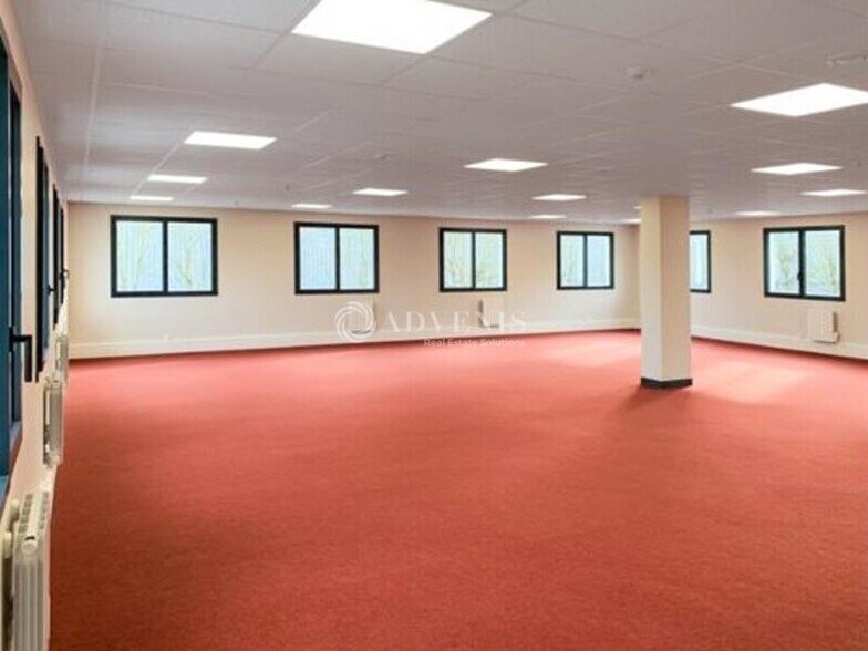 18 Boulevard De La Paix, Cergy for lease - Interior Photo - Image 3 of 7