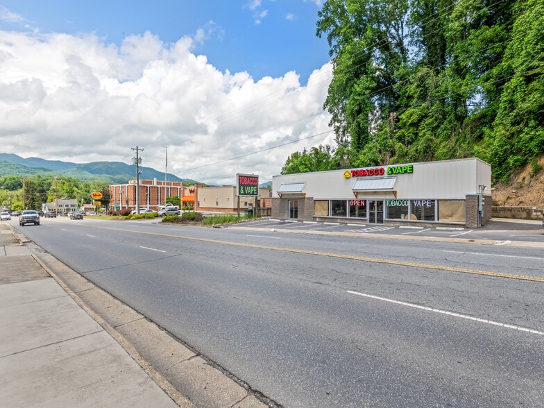 101 Veterans Blvd, Bryson City, NC for lease - Building Photo - Image 3 of 19