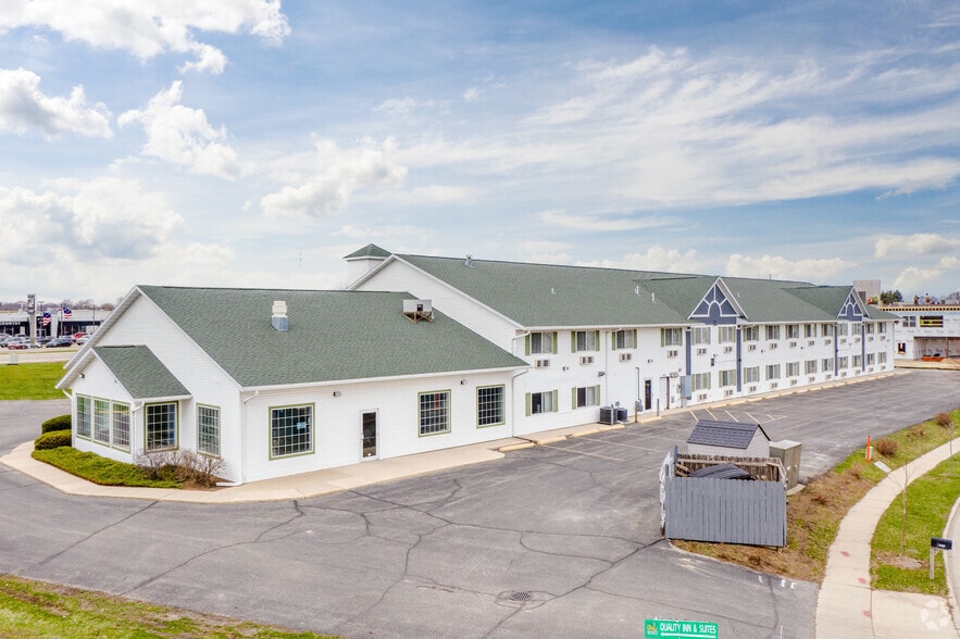 660 Nygaard St, Stoughton, WI for sale - Building Photo - Image 3 of 4