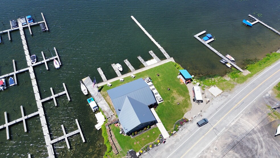 7147 Lake Bluff Rd, Wolcott, NY à vendre - Photo du bâtiment - Image 3 de 17