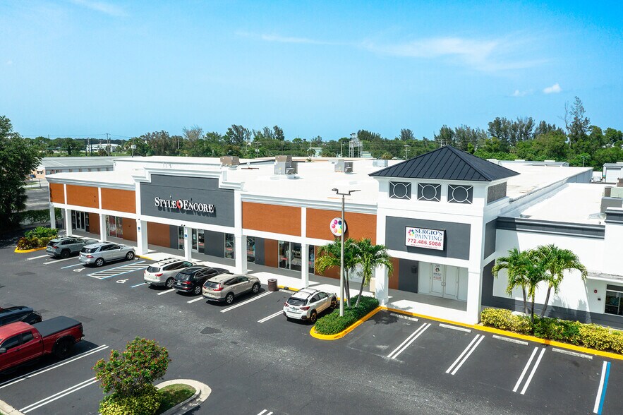 2585-2605 SE Federal Hwy, Stuart, FL à vendre - Photo du bâtiment - Image 2 de 7