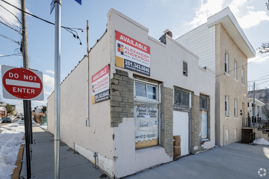 25 East Pl, Lodi, NJ for sale - Building Photo - Image 2 of 4