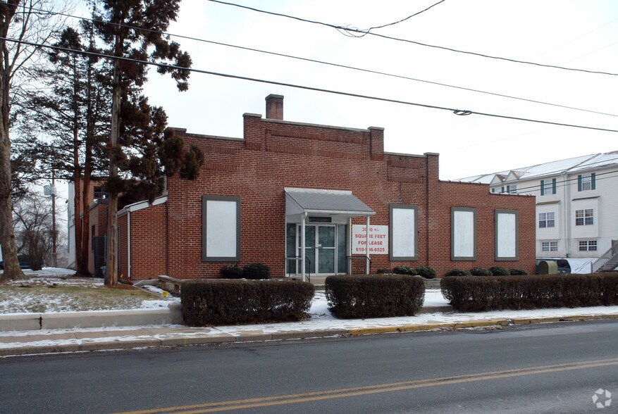 800 Main St, Red Hill, PA à vendre - Photo du bâtiment - Image 3 de 12