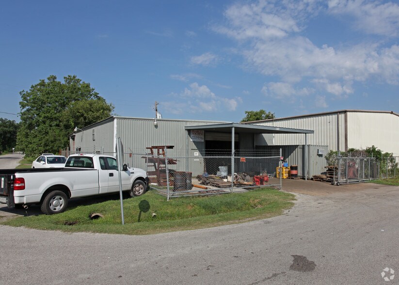 Heffernan Warehouses & Business Sale portefeuille de 4 propriétés à vendre sur LoopNet.ca - Photo principale - Image 1 de 24