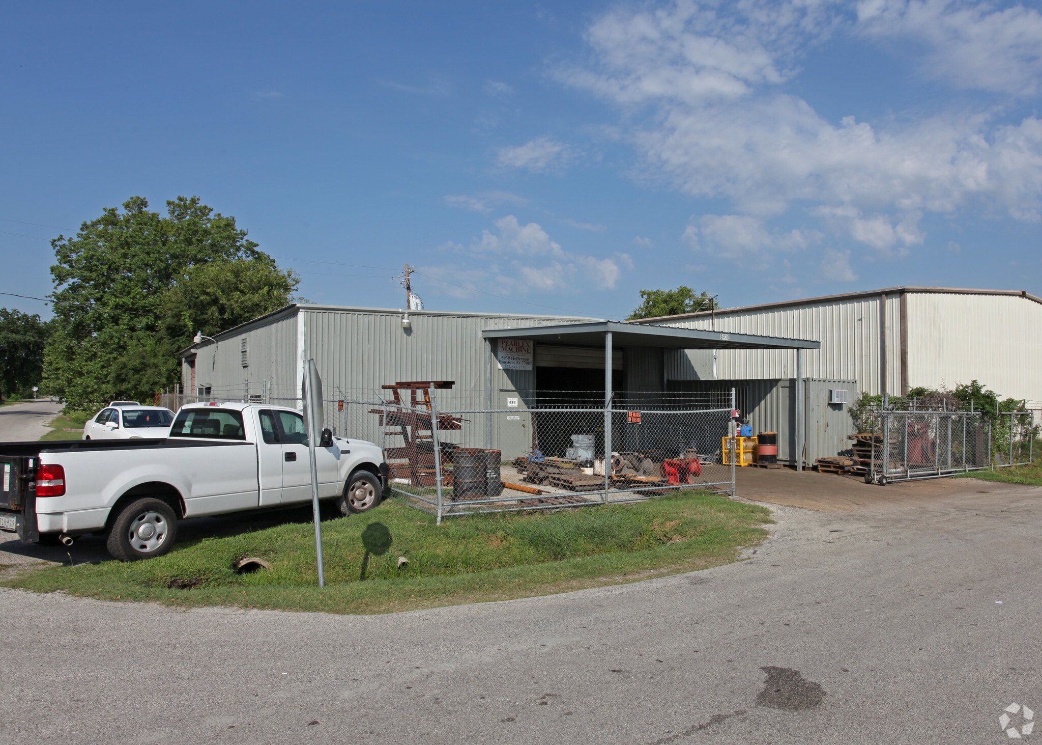 Heffernan Warehouses & Business Sale portfolio of 4 properties for sale on LoopNet.ca Primary Photo- Image 1 of 25