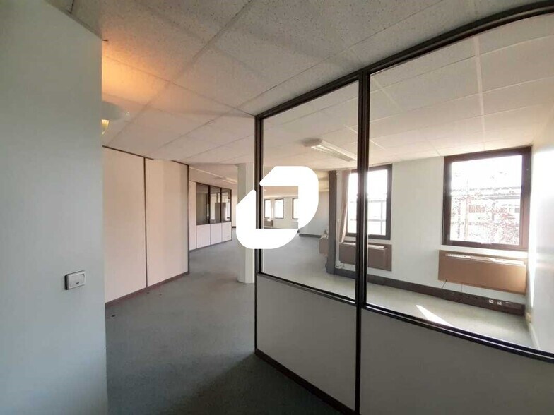 Route De L'orme Des Merisiers, Saint-Aubin for sale - Interior Photo - Image 3 of 8