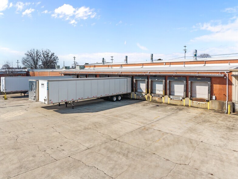 2020 W Front St, Statesville, NC à louer - Photo du bâtiment - Image 3 de 16
