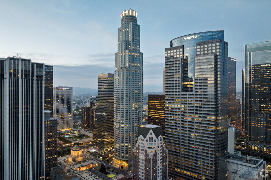 633 W 5th St, Los Angeles, CA à louer - Photo du bâtiment - Image 1 de 2