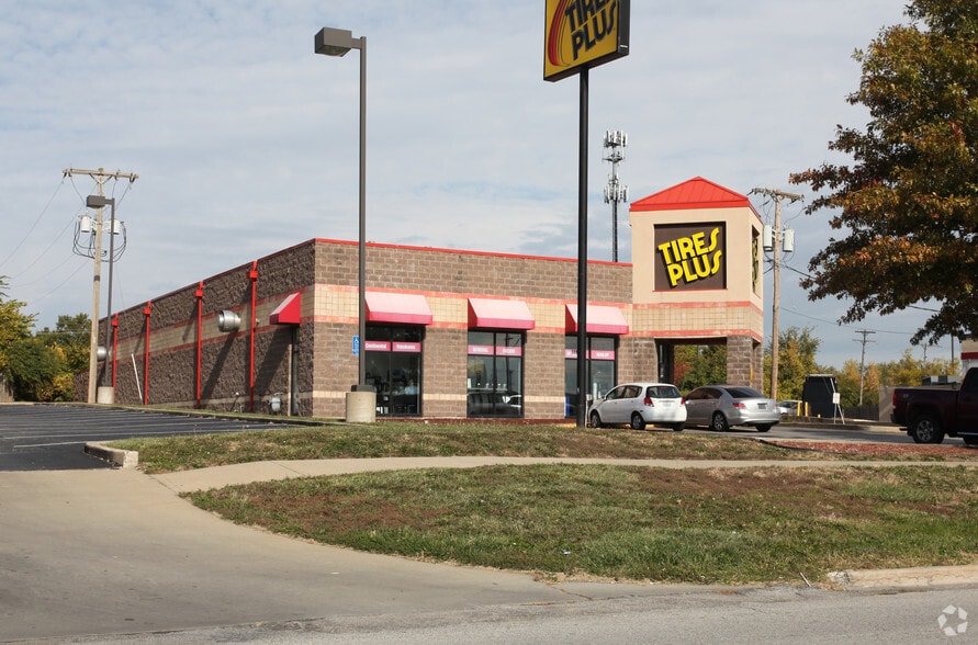 11924 Blue Ridge Blvd, Grandview, MO for sale - Building Photo - Image 2 of 5