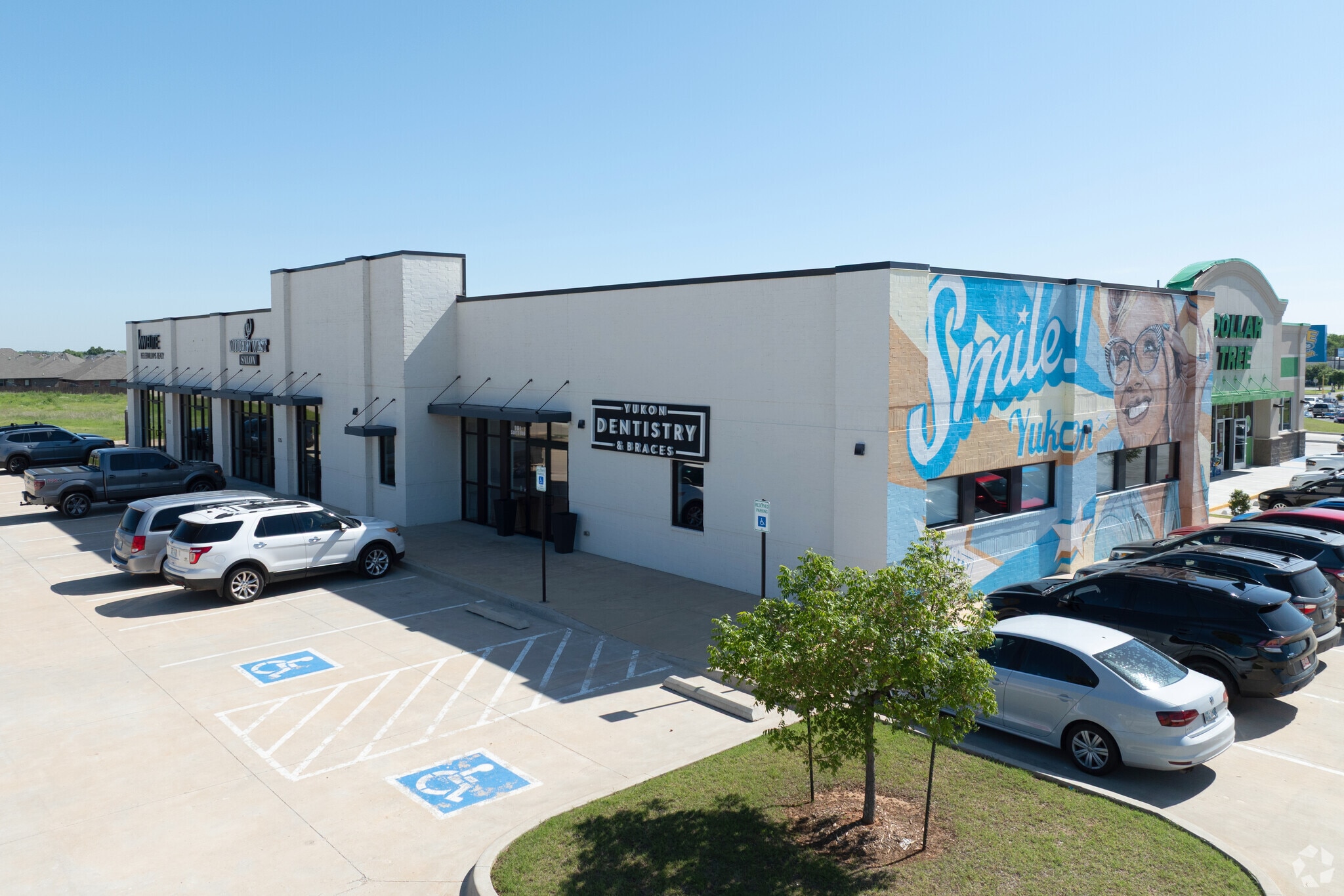 901 E Main St, Yukon, OK à louer Photo principale- Image 1 de 25