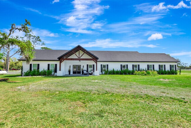 More details for 2400 Lorraine Rd, Sarasota, FL - Sports & Entertainment for Sale