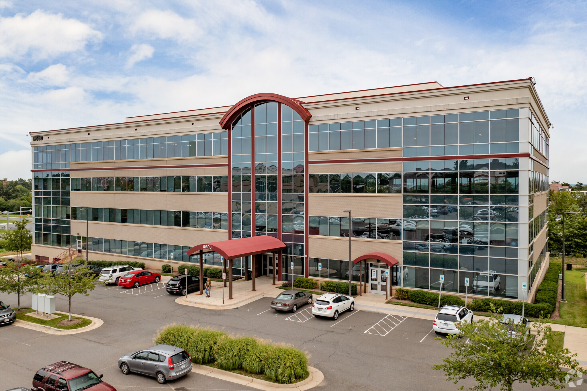 19500 Sandridge Way, Leesburg, VA for lease Building Photo- Image 1 of 5