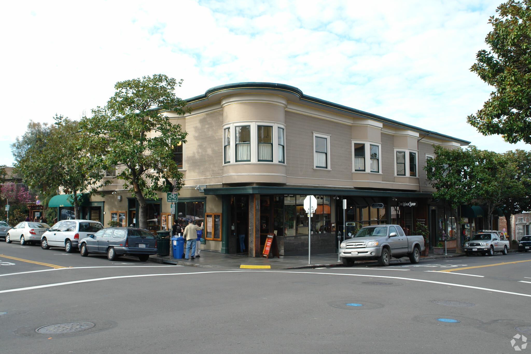 2110-2124 Vine St, Berkeley, CA à vendre Photo du bâtiment- Image 1 de 1