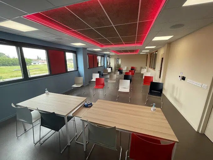 244 Rue Du Point Du Jour, Saint-Denis-lès-Bourg à louer - Photo intérieure - Image 3 de 25