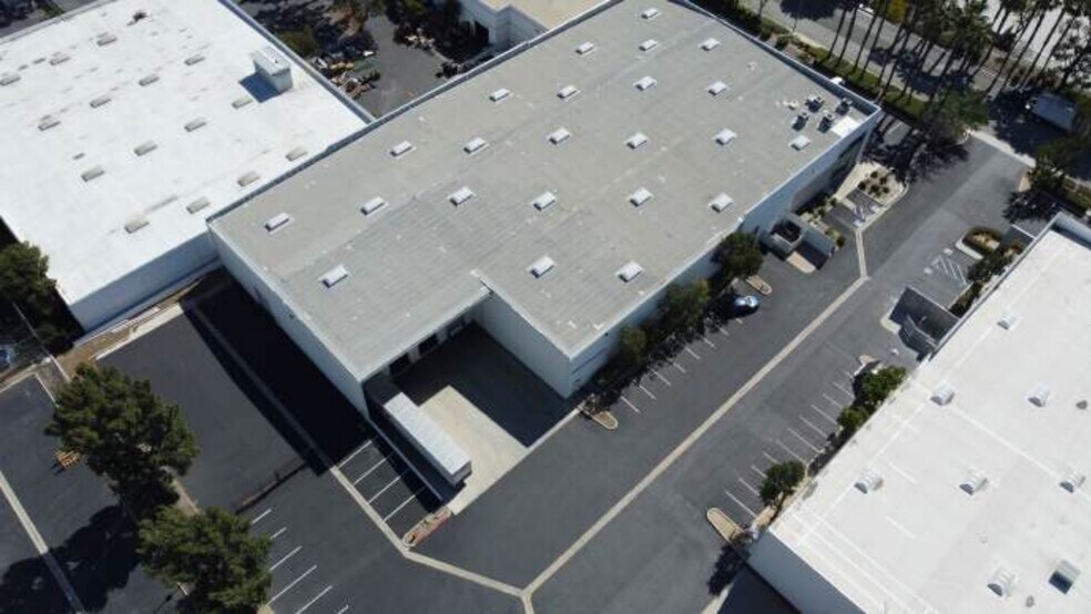 10721 Business Dr, Fontana, CA à louer - Photo du bâtiment - Image 3 de 5