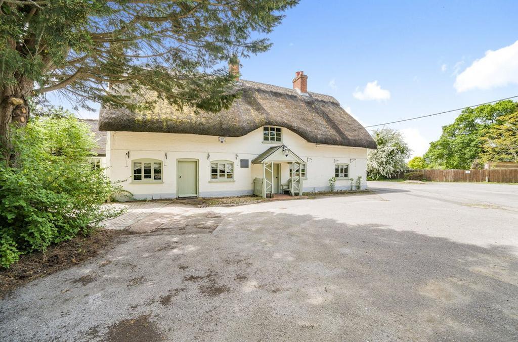 Brimpton Common, Reading for sale Building Photo- Image 1 of 10