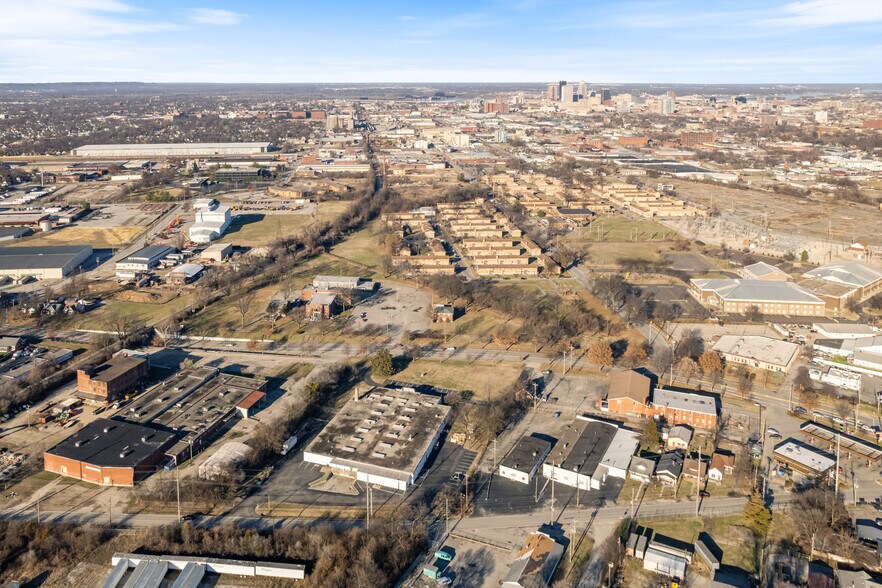 1500 Algonquin Pky, Louisville, KY à louer - Photo du bâtiment - Image 3 de 30