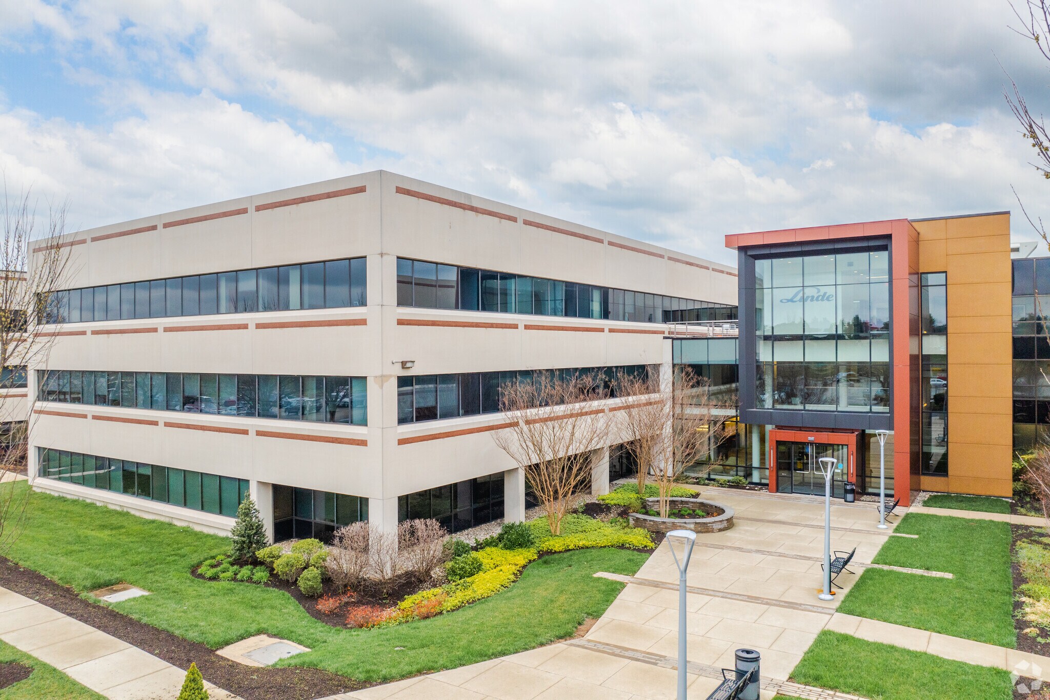 325 Sentry Pky E, Blue Bell, PA for lease Building Photo- Image 1 of 23