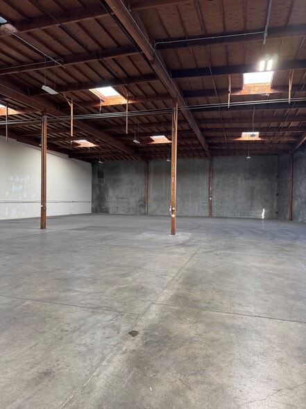 1605-1619 Abram Ct, San Leandro, CA for lease - Building Photo - Image 3 of 10