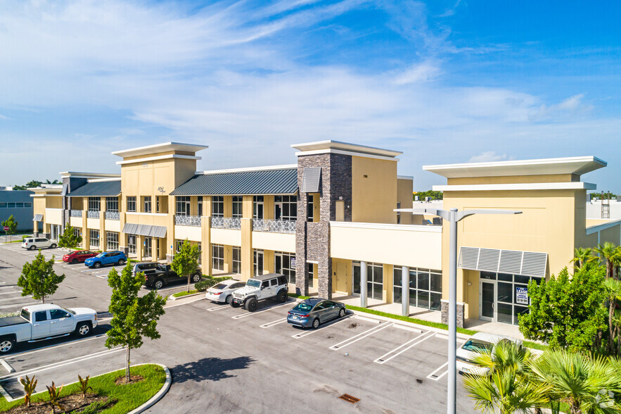 13750 NW 107th Ave, Hialeah Gardens, FL for lease - Building Photo - Image 1 of 6