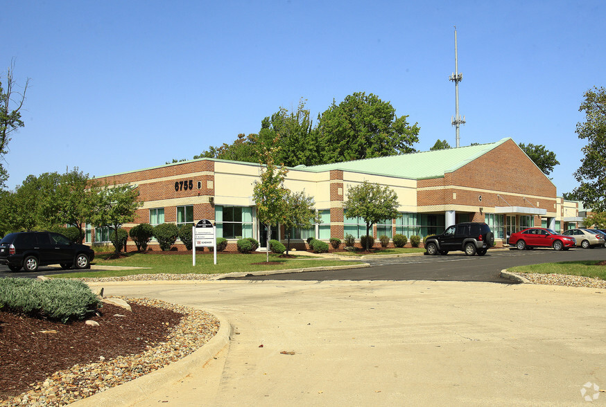 6755 Engle Rd, Middleburg Heights, OH for lease - Primary Photo - Image 1 of 5