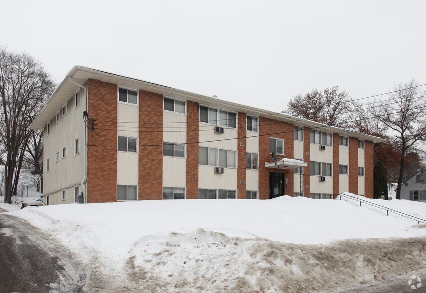 4233 3rd St NE, Columbia Heights, MN à vendre - Photo principale - Image 1 de 3