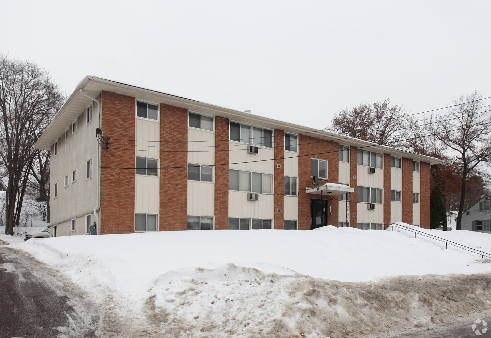 4233 3rd St NE, Columbia Heights, MN for sale Primary Photo- Image 1 of 4