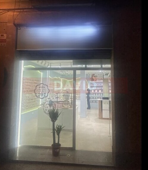 Retail in Barcelona, Barcelona for lease - Building Photo - Image 2 of 3
